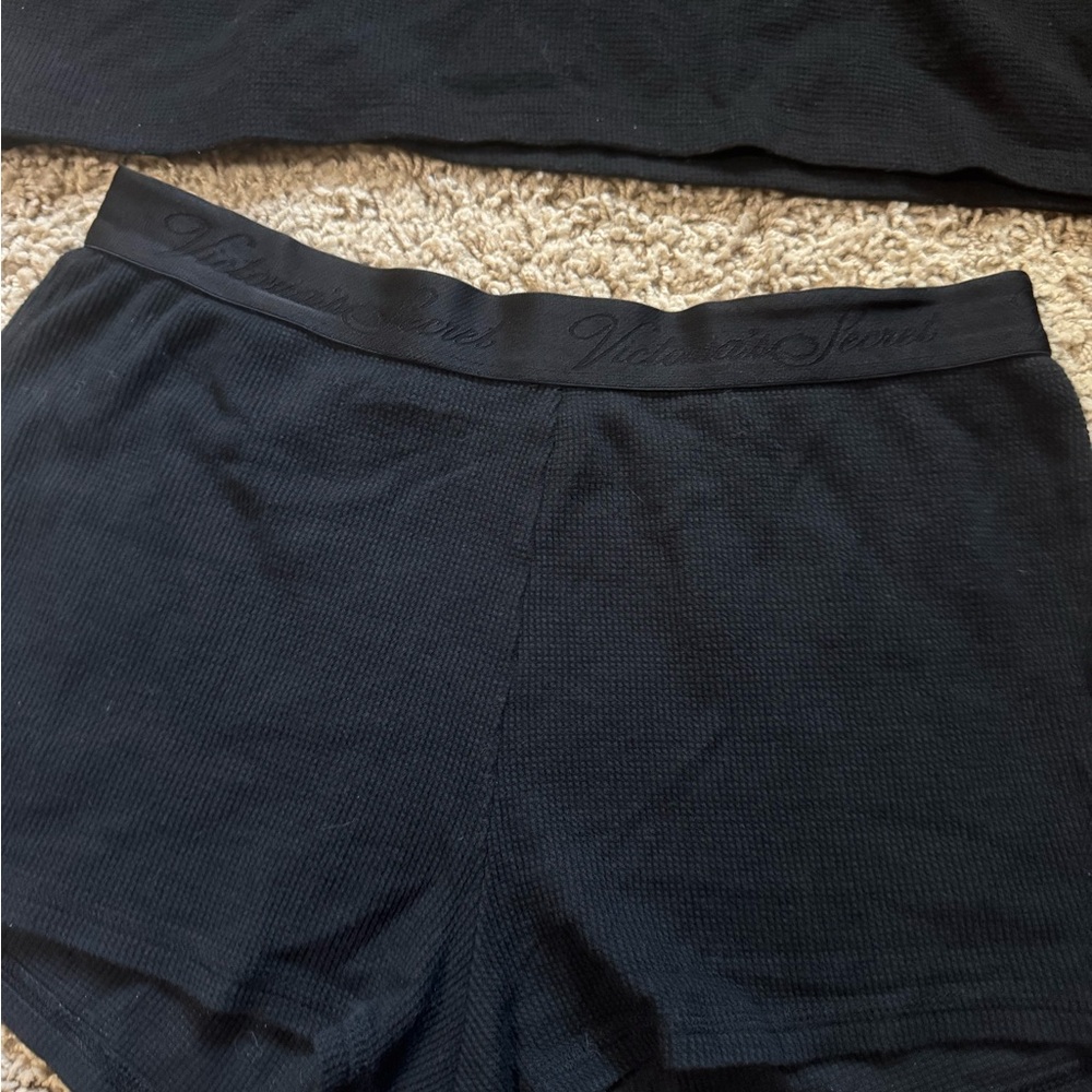 Victoria’s Secret Two-Piece Lounge Set - Cozy Long Sleeve Top & Shorts - Picture 3 of 3
